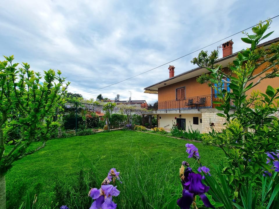 Property building, Spring, Day, Garden, Garden view