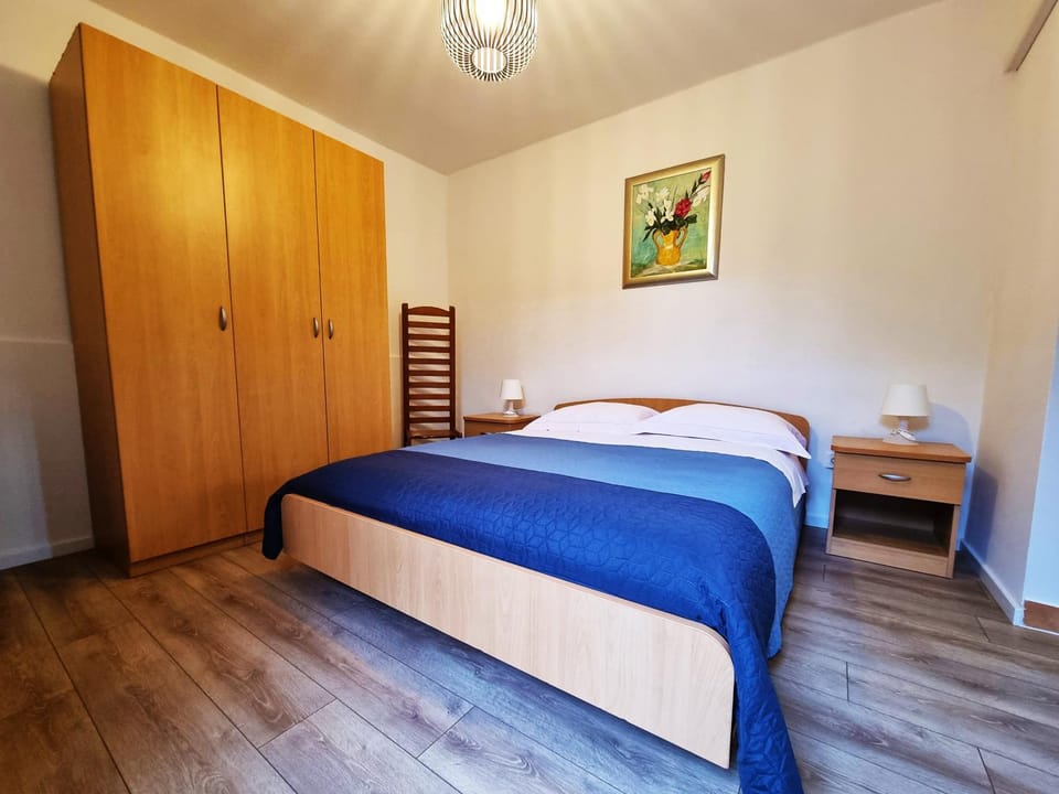Bed, Photo of the whole room, Bedroom, wardrobe
