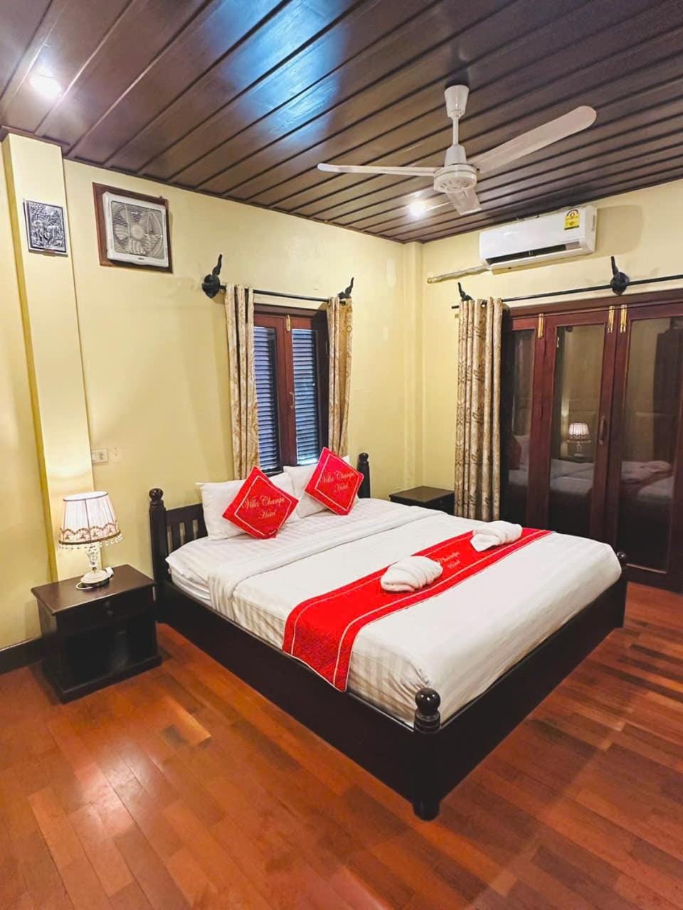 Bed, Photo of the whole room, Bedroom, air conditioner