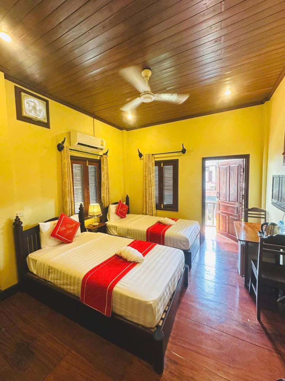 Photo of the whole room, Bedroom, air conditioner