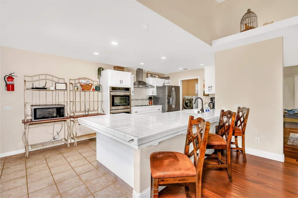 Awesome Views Game Room Hot Tub and More House in Oakhurst