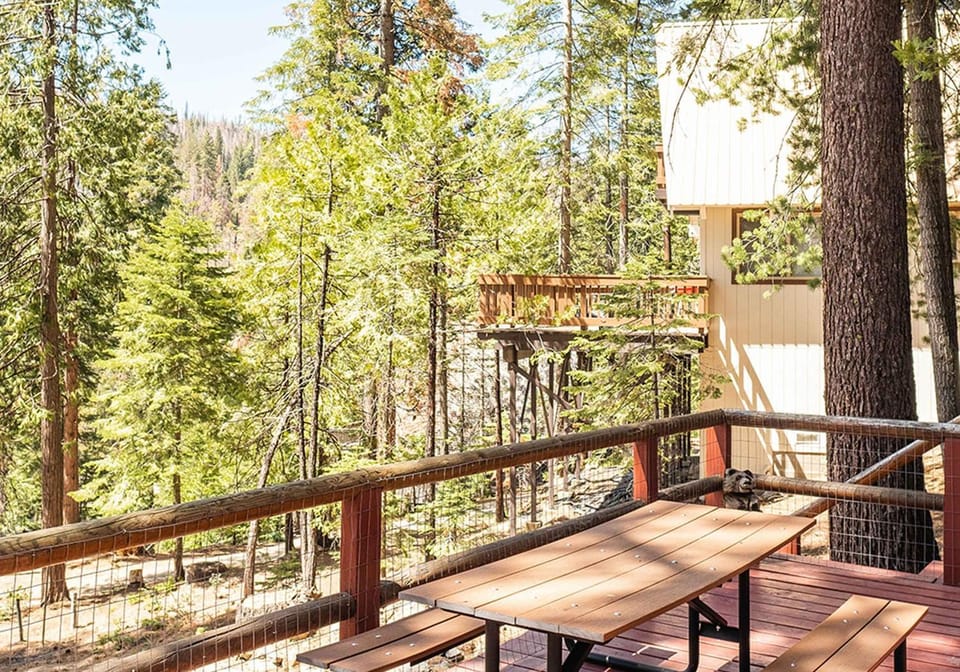 Red House - Minutes to Shaver Lake House in Shaver Lake
