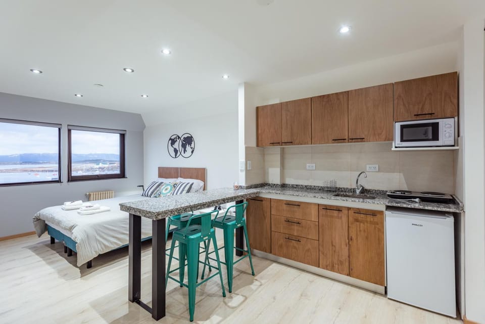 Bed, Natural landscape, Kitchen or kitchenette, Photo of the whole room, Dining area, Bedroom, minibar, stove