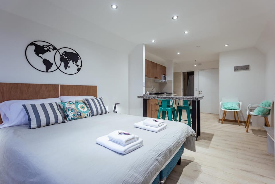 Bed, Kitchen or kitchenette, Living room, Photo of the whole room, Seating area, Dining area, Bedroom