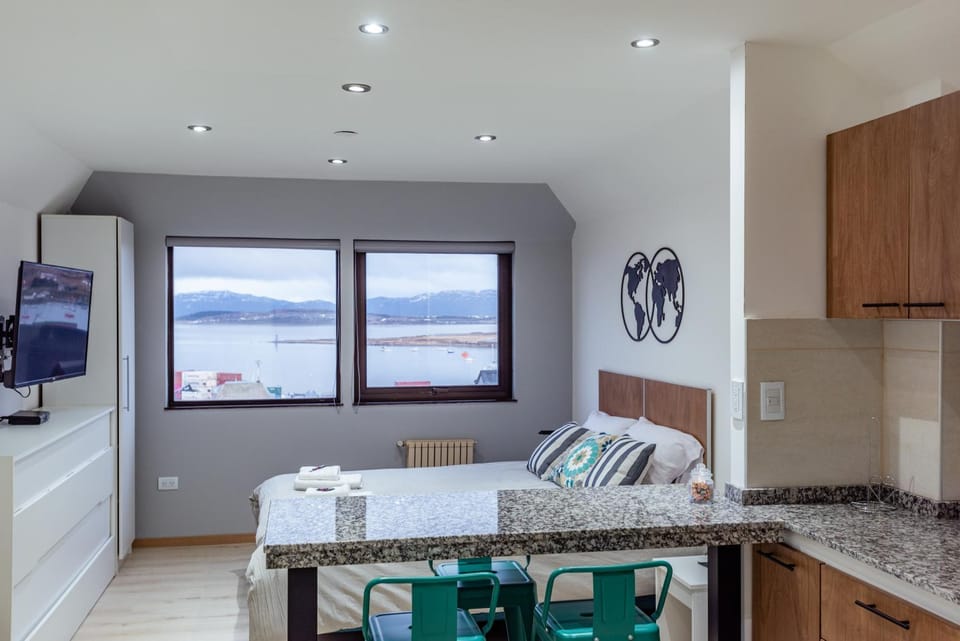 Natural landscape, Kitchen or kitchenette, Dining area, Sea view, minibar, stove