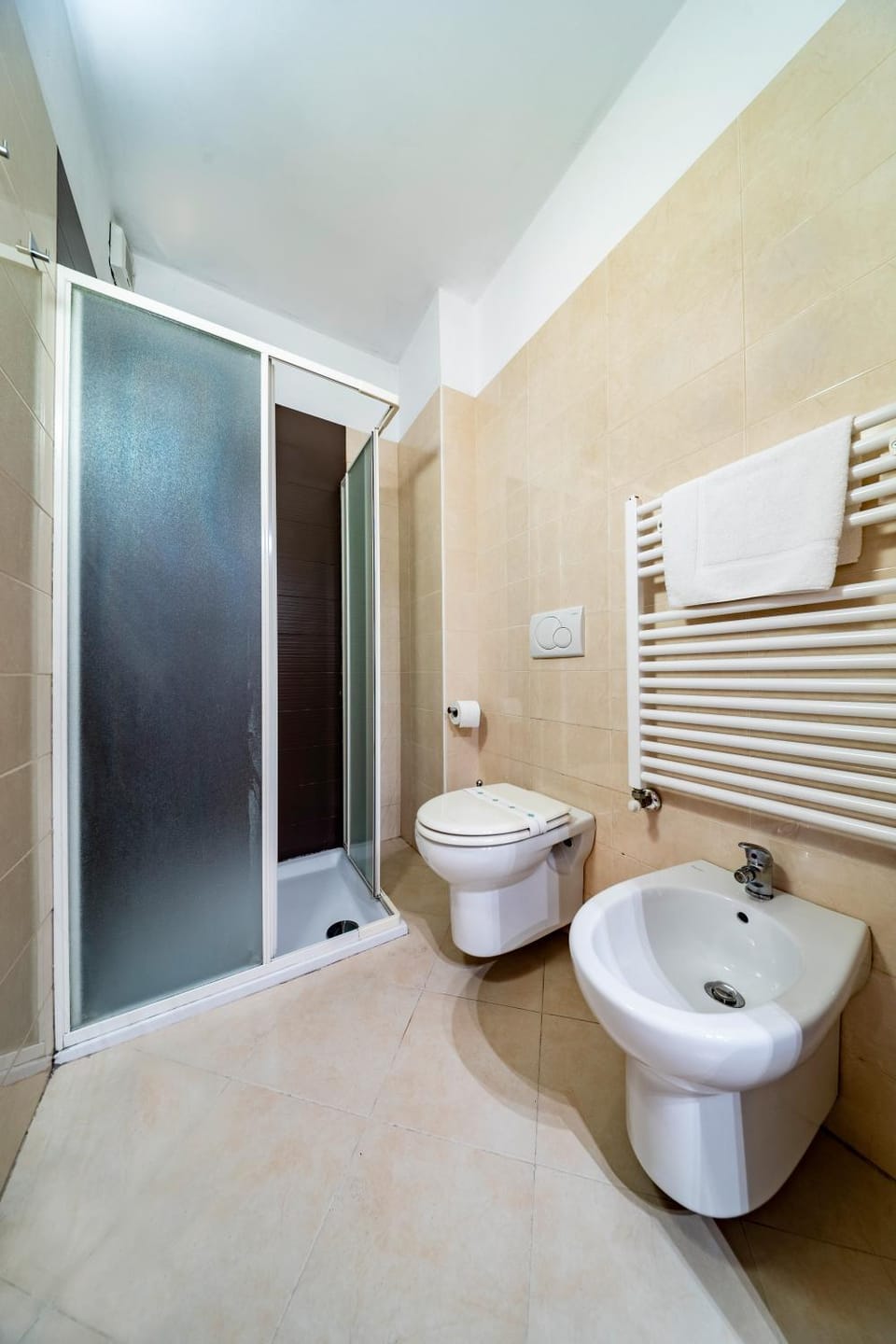 Shower, Toilet