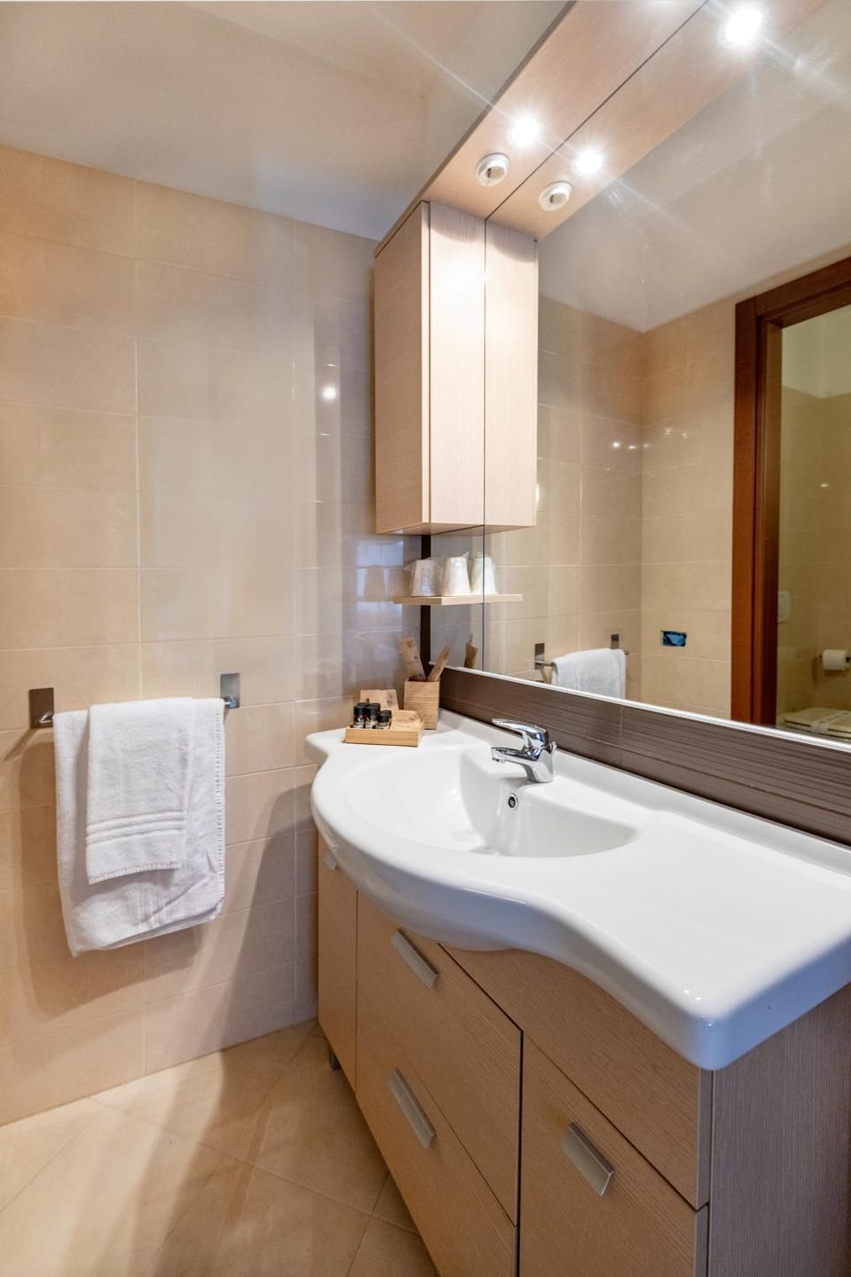 Bathroom, towels