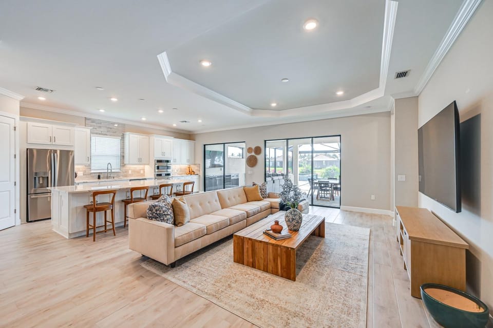 Golf, Swim, & Shop: 'Casa Lazio By The Islands' House in Collier County