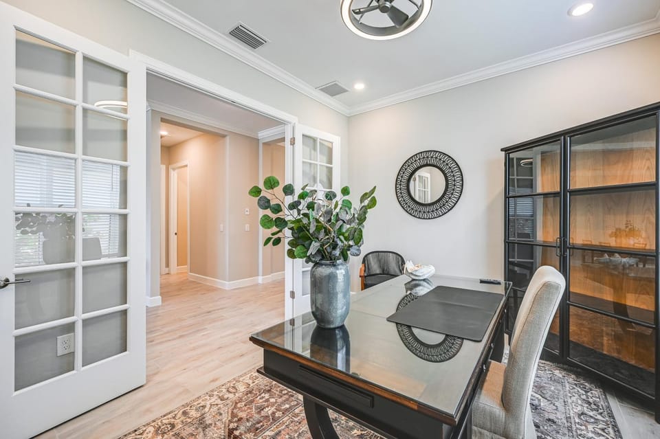 Golf, Swim, & Shop: 'Casa Lazio By The Islands' House in Collier County