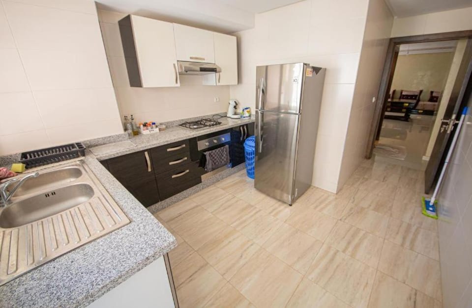 Kitchen or kitchenette, dishwasher, minibar, stove