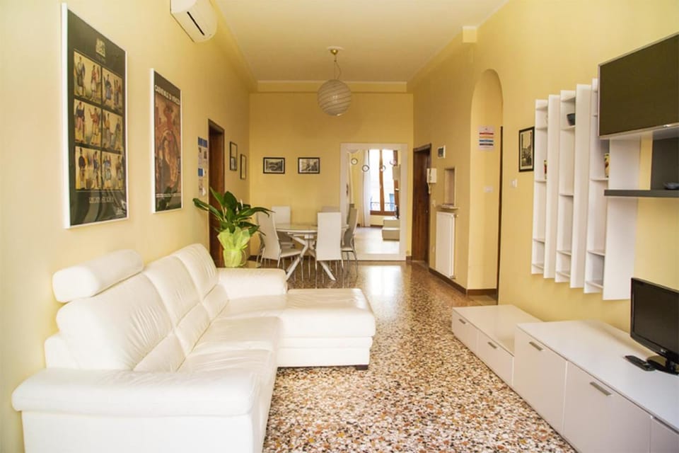 Day, Living room, Photo of the whole room, Seating area, Dining area, On site