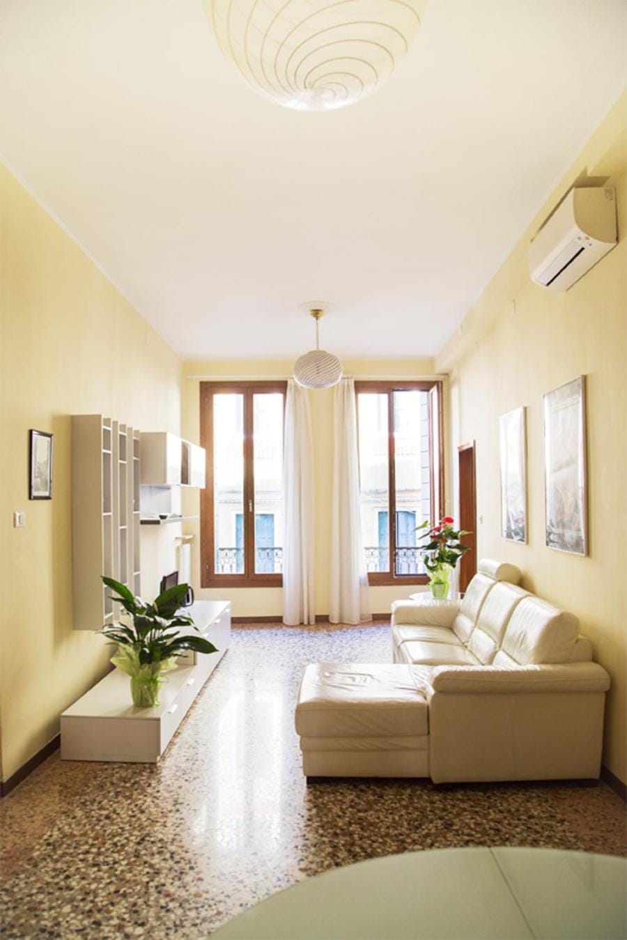 Day, Living room, Photo of the whole room, Seating area, On site