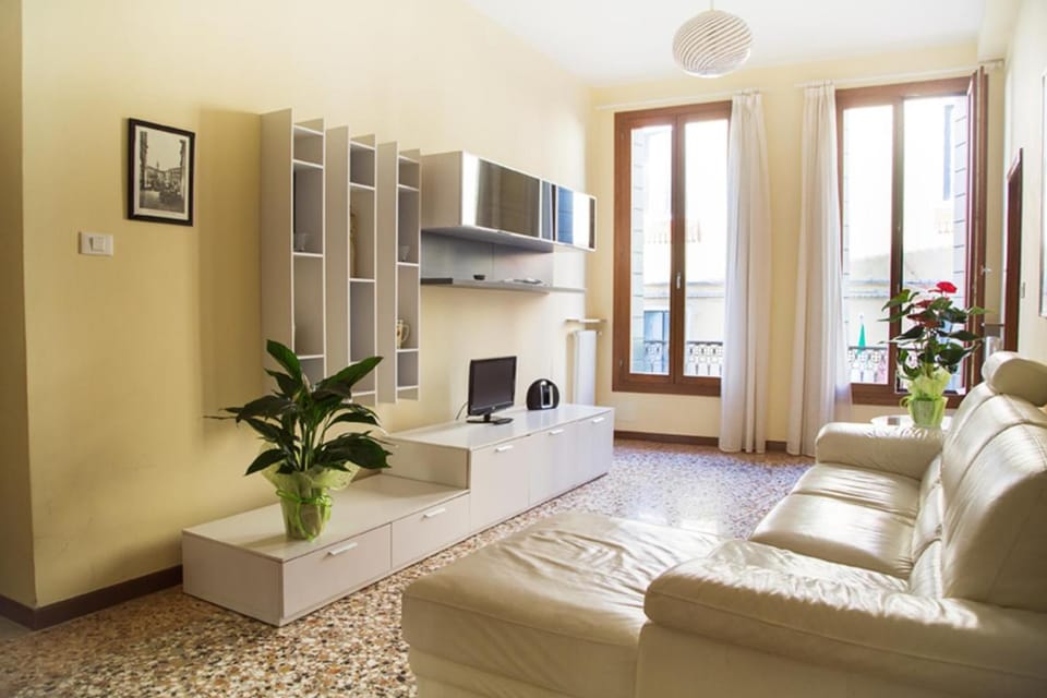 Day, Living room, Photo of the whole room, Seating area, On site