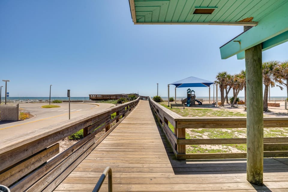 Walk to St Augustine Beach! Condo w/ Pool Access House in Saint Augustine Beach