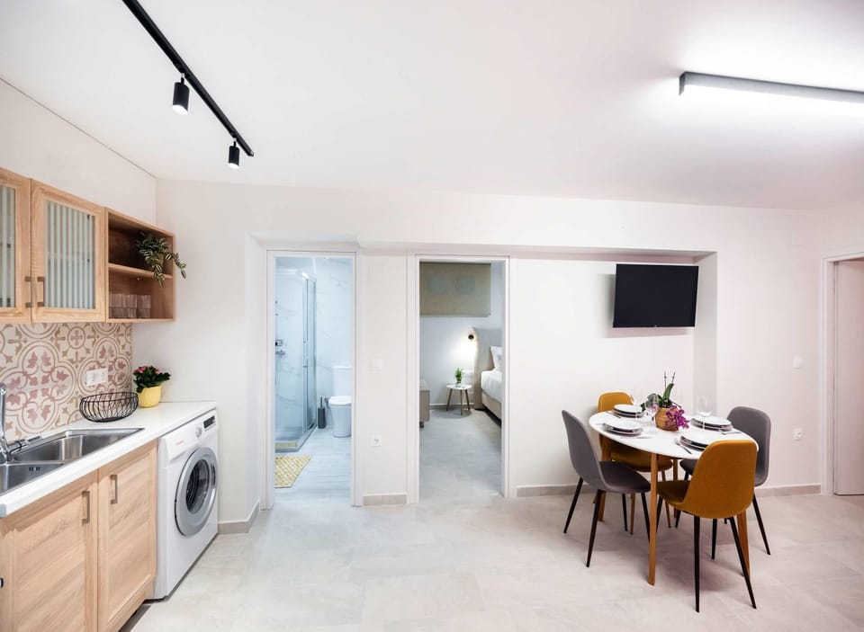 TV and multimedia, Kitchen or kitchenette, Living room, Seating area, Dining area, oven, stove, washing machine