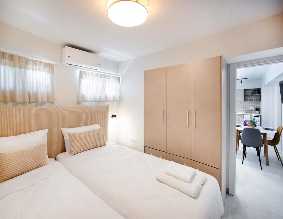 Bed, Living room, Photo of the whole room, Seating area, Bedroom, towels, wardrobe
