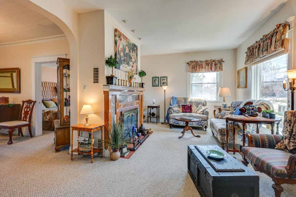 < 1 Mi to Old Town Lansing: Home w/ Furnished Deck House in Lansing