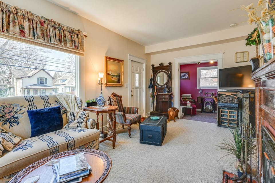 < 1 Mi to Old Town Lansing: Home w/ Furnished Deck House in Lansing