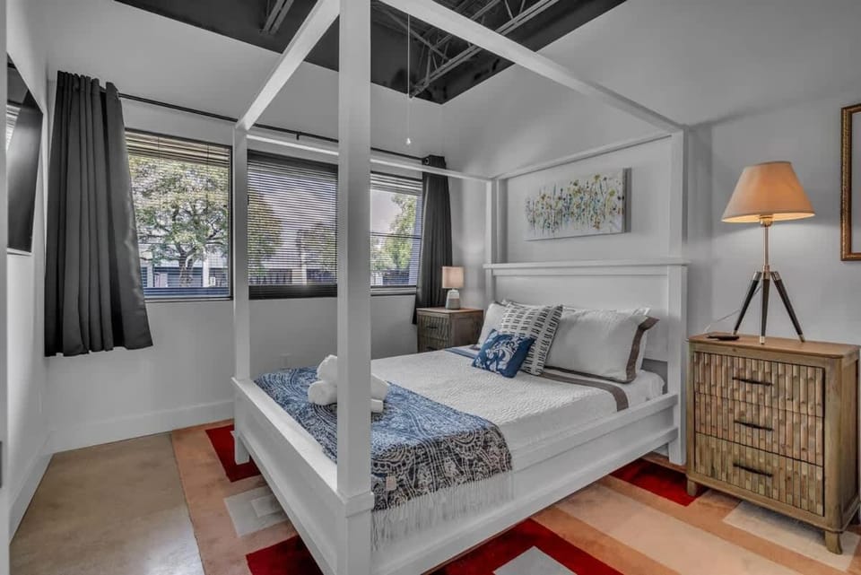 Chic New Condo Near DT Nashville House in Nashville