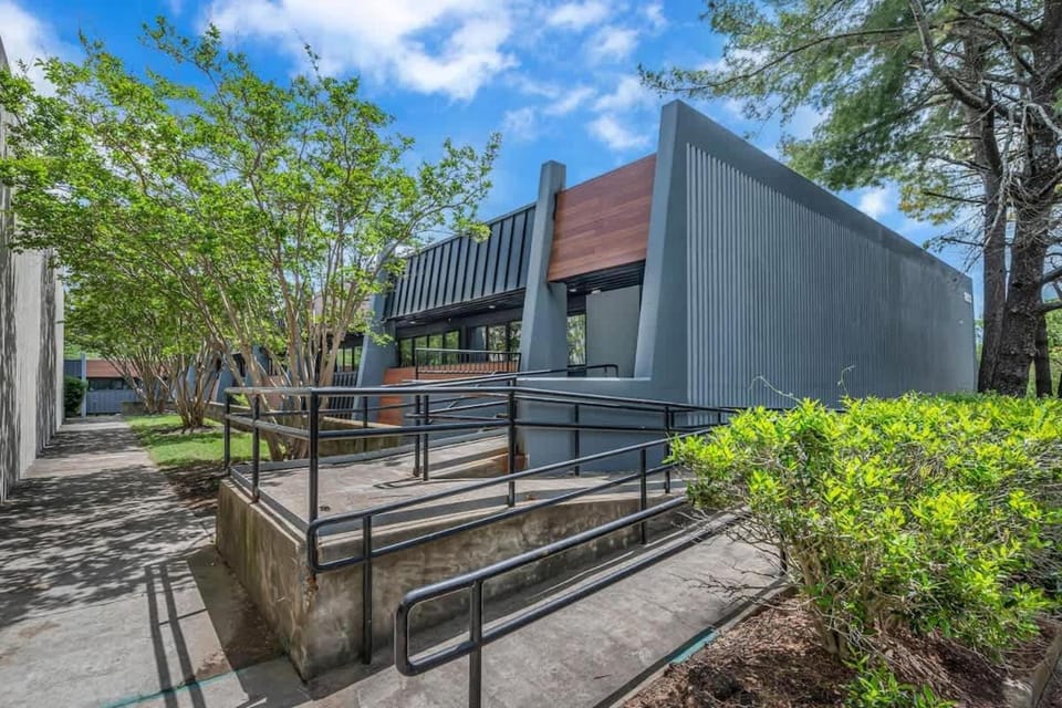 Chic New Condo Near DT Nashville House in Nashville