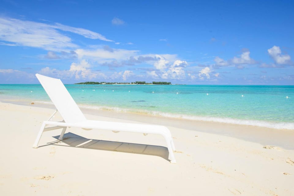 Cable Beach condo with ocean views Apartment in Nassau