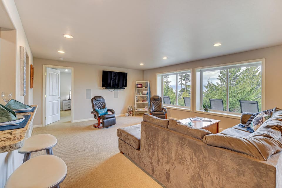 Fish & Hike: Apartment w/ Pool Table in Ketchikan! Apartment in Alaska