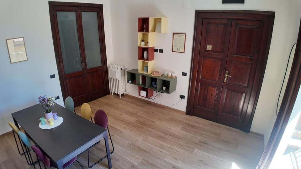 Living room, Seating area, Dining area, Breakfast