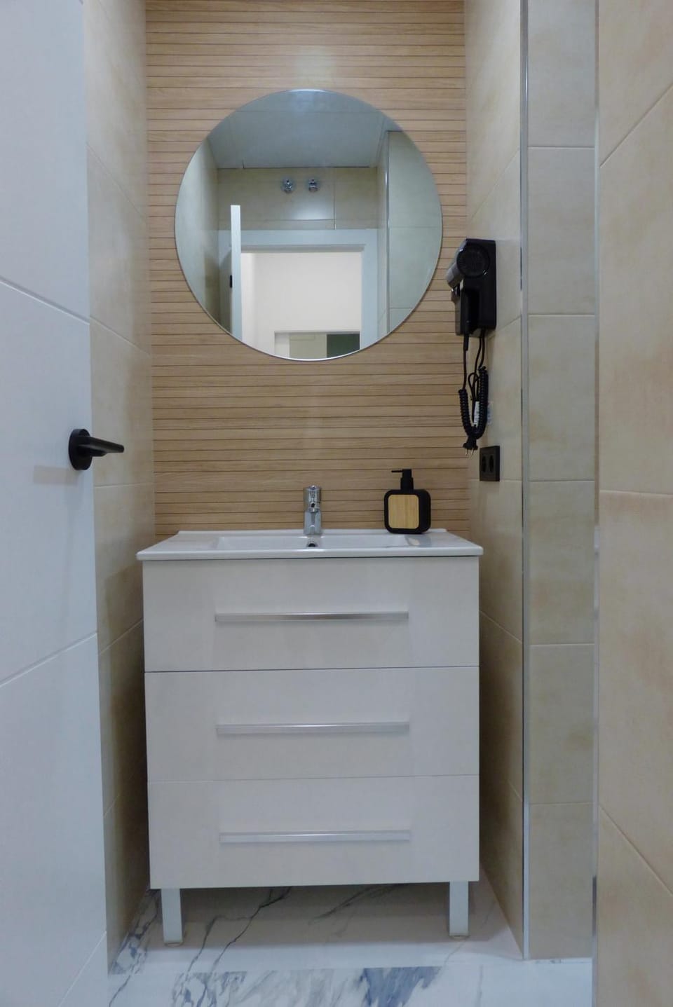 Toilet, Bathroom, hair dryier
