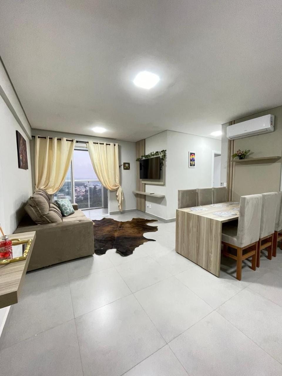 TV and multimedia, Living room, Seating area, Dining area