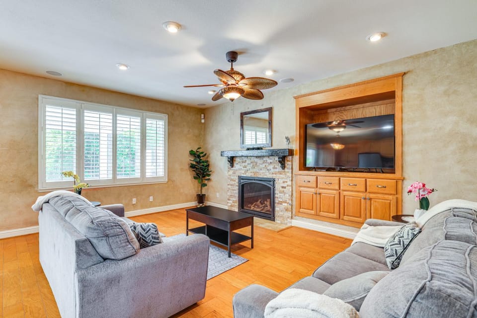 Quiet Modesto Retreat w/ Patio Near Mall & Dining House in Modesto