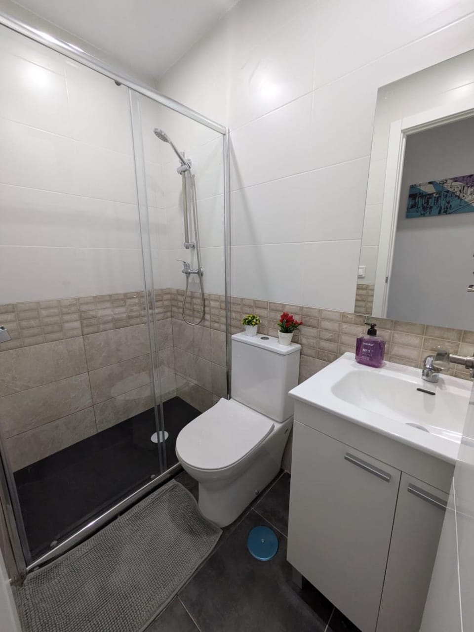 Shower, Toilet, Bathroom, towels