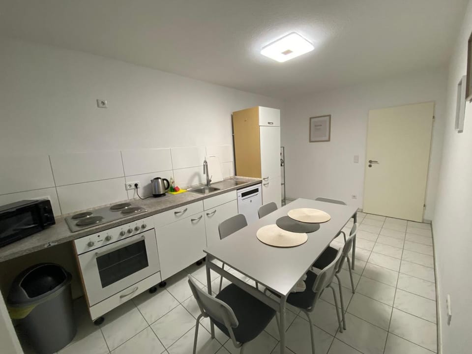 Kitchen or kitchenette, Dining area, dishwasher, oven, stove