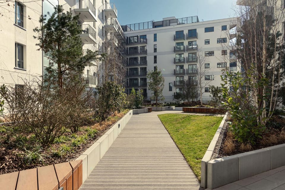 Property building, Patio, Facade/entrance