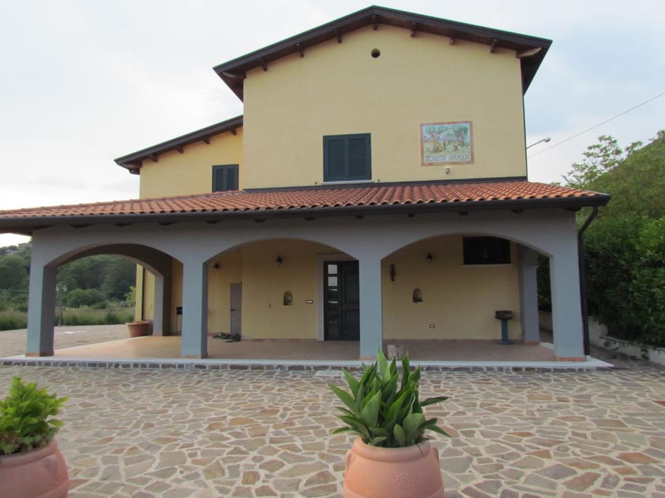 Facade/entrance