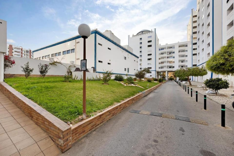 Property building, Facade/entrance, Off site