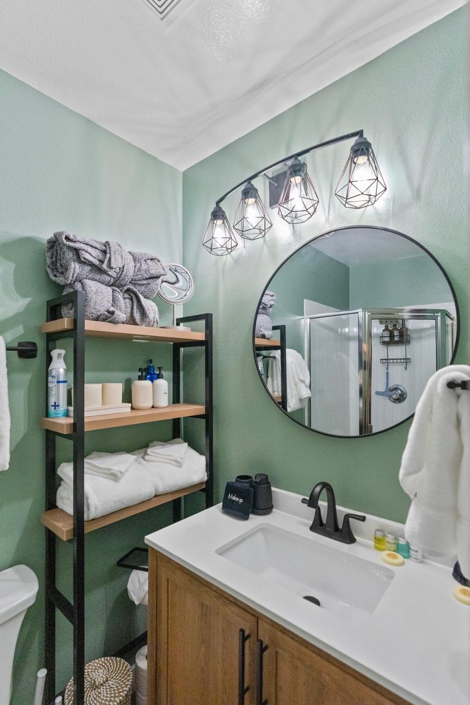Bathroom, towels