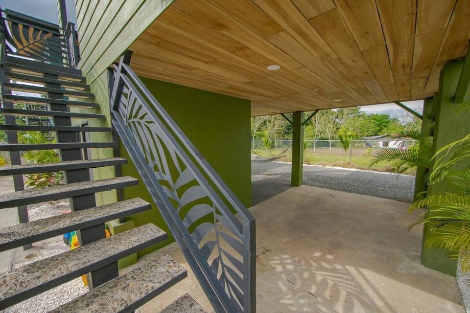 Refugio Verdanza-Luxury King Suite with Private Jacuzzi Balcony-5 min to La Fortuna Villa in Alajuela Province