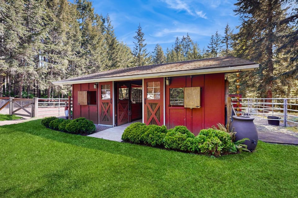 Horsefeathers Farm Studio Hotel in Bainbridge Island