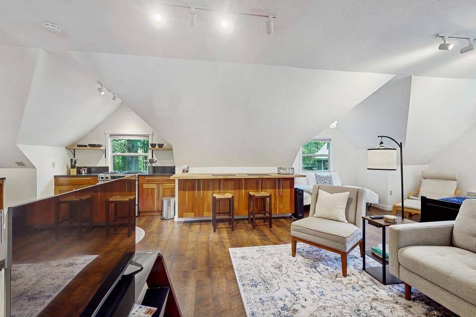 Horsefeathers Farm Studio Hotel in Bainbridge Island