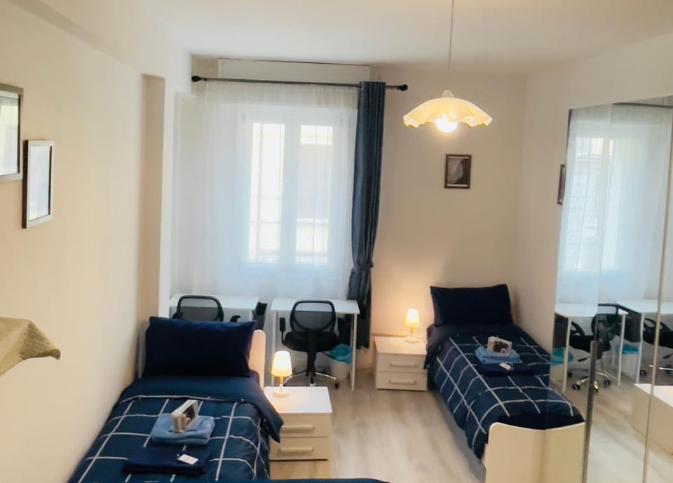 Bed, TV and multimedia, Bedroom, wardrobe