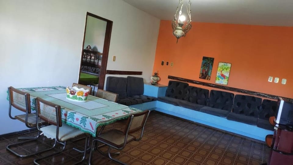 Casa Agradável com 4 suítes e estacionamento House in Guarapari