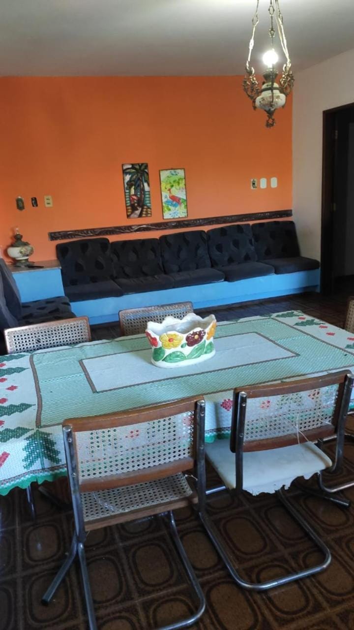 Casa Agradável com 4 suítes e estacionamento House in Guarapari