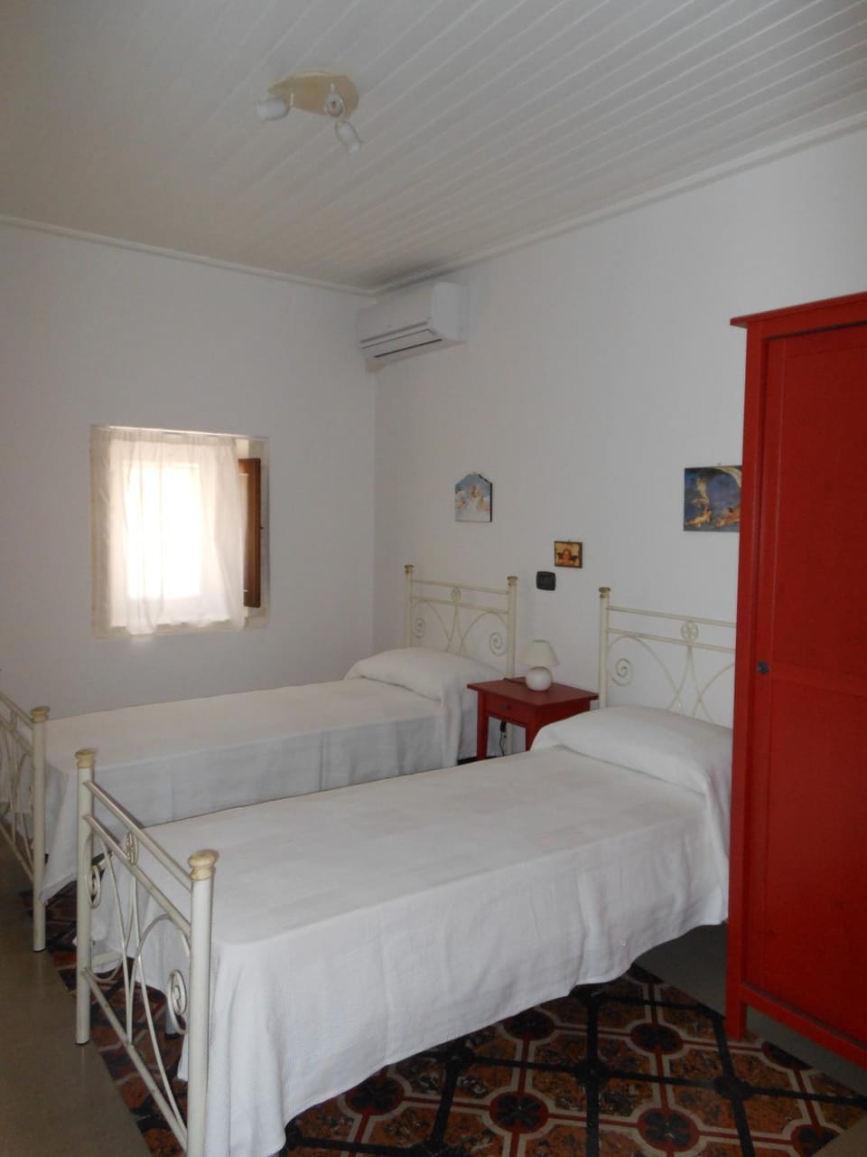 Bed, Bed, Bedroom, Street view