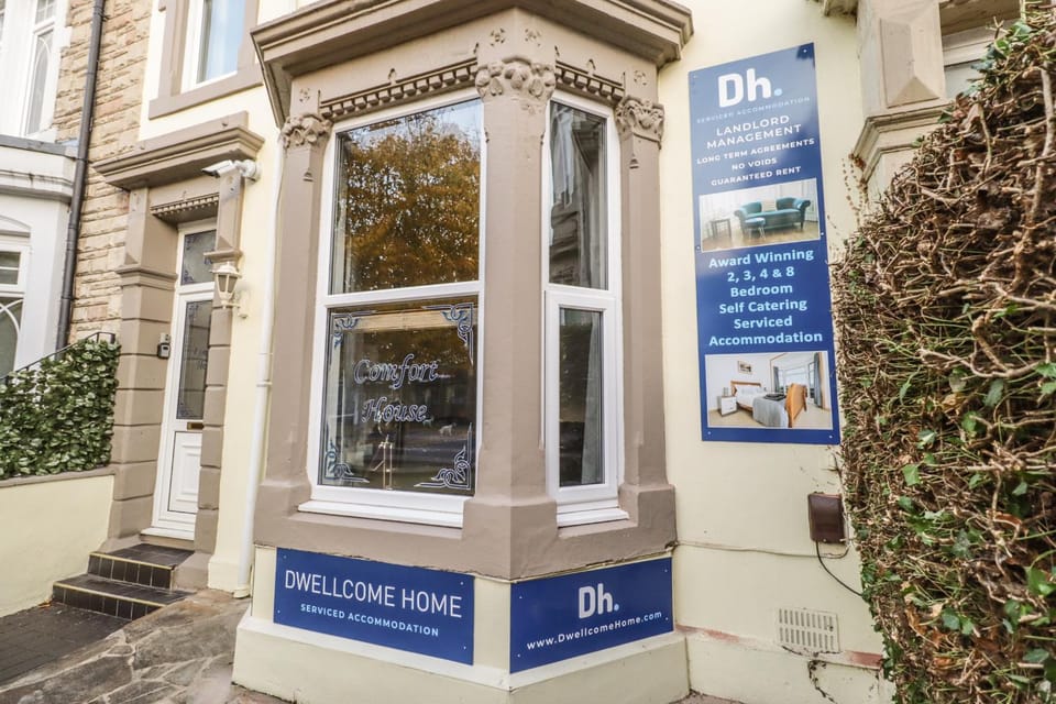 Property building, Facade/entrance