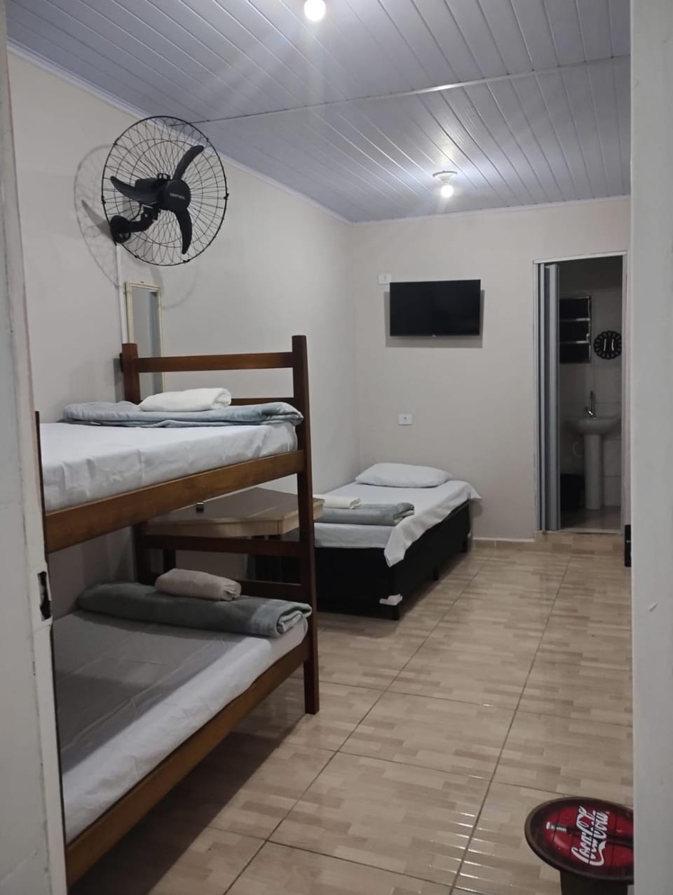 Bed, TV and multimedia, Photo of the whole room, Bedroom, bunk bed