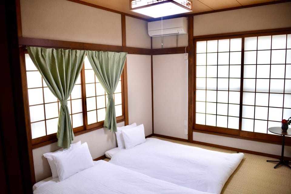 Photo of the whole room, Bedroom, air conditioner