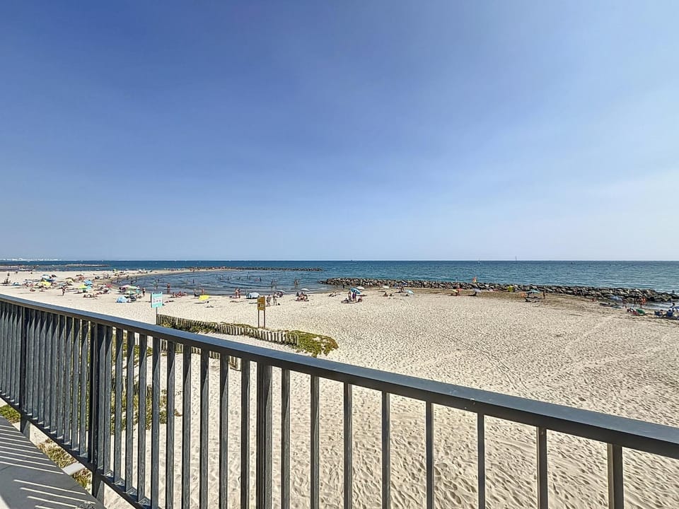 Confortable T3 sur plage avec WiFi et parking privé - FR-1-715-104 Apartment in Mauguio