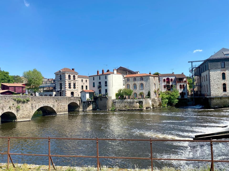 Appartement atypique avec wifi au cœur de Clisson - FR-1-306-1310 Apartment in Pays de la Loire