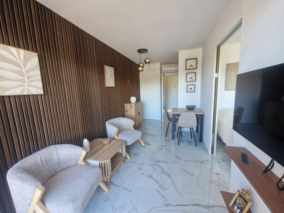 Charmant appartement à Cavalaire-sur-Mer avec terrasse - FR-1-100-354 Apartment in Cavalaire-sur-Mer