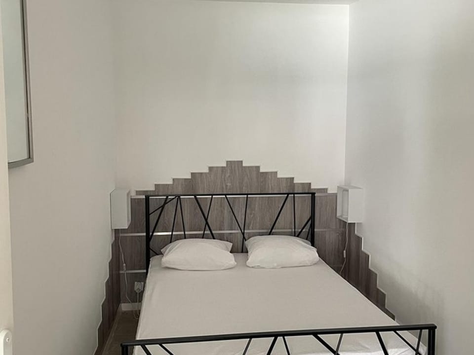 Appartement charmant 4 pers avec accès privé au lac - FR-1-822-19 Apartment in French Riviera